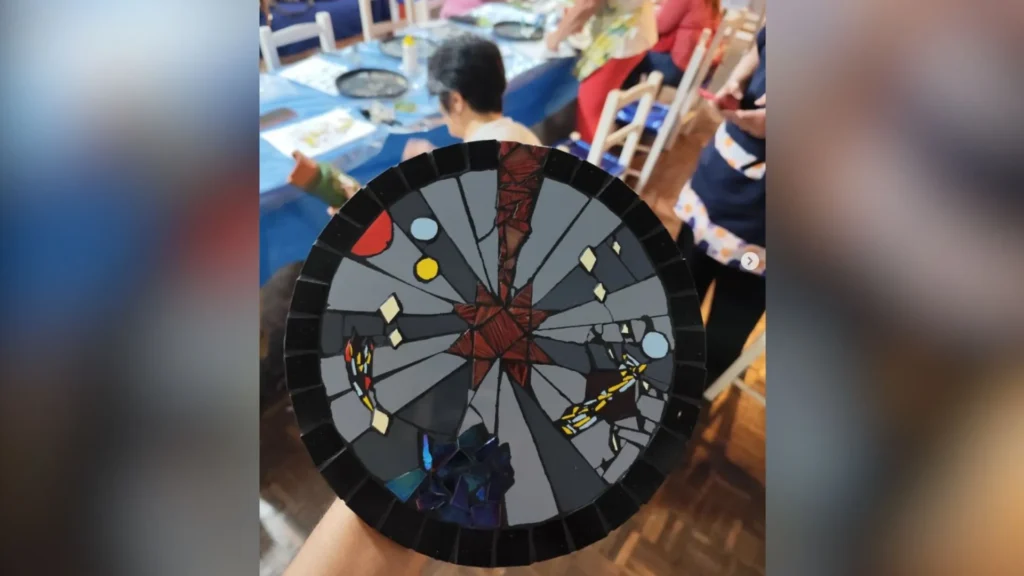 Curso de mosaico forma novos talentos em Videira e ganha exposição no CEVI