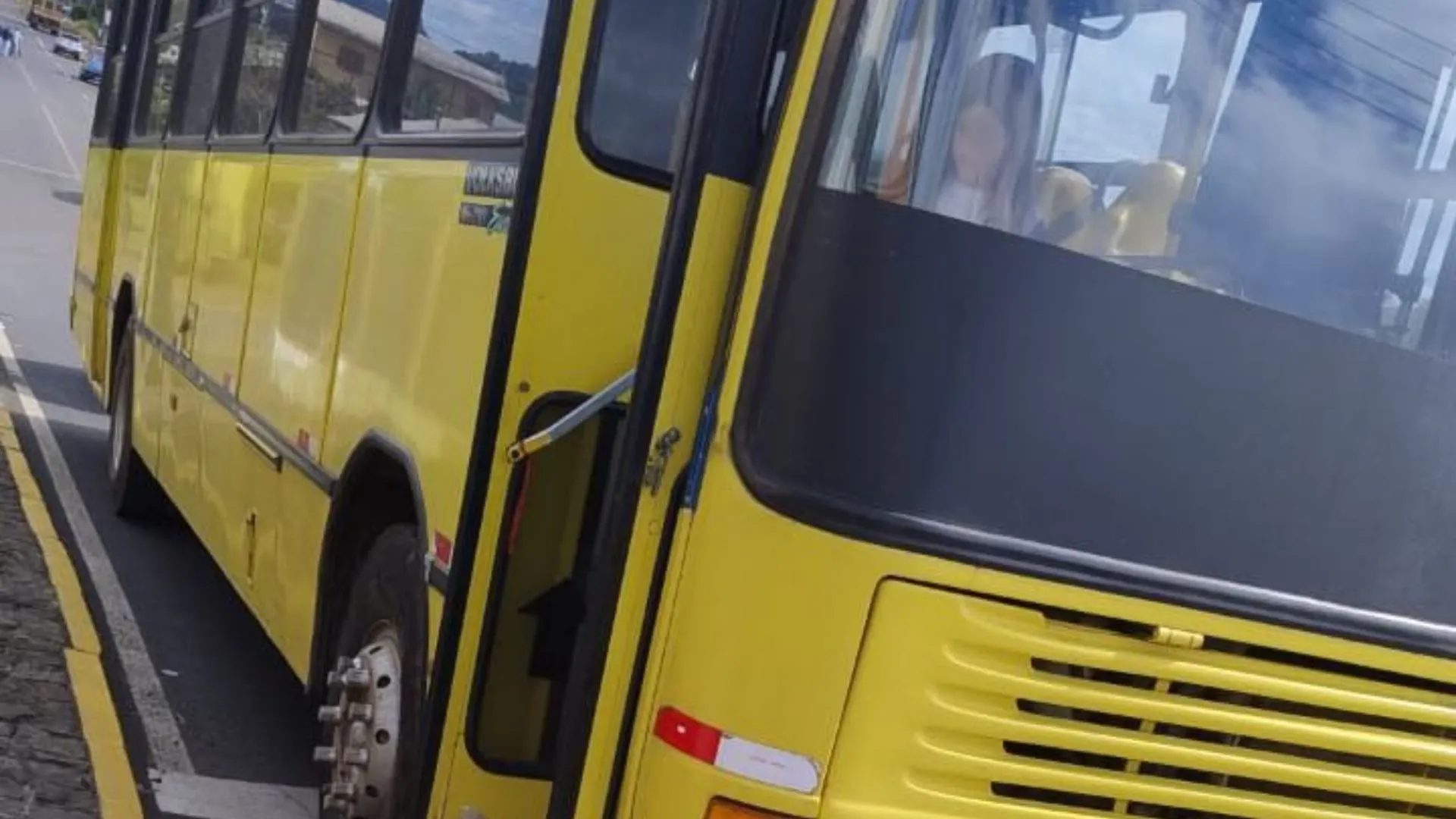 Ônibus escolar irregular é apreendido em Videira