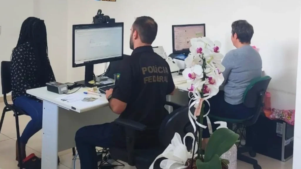 Imigrantes em Videira recebem atendimento para obter documentação legal