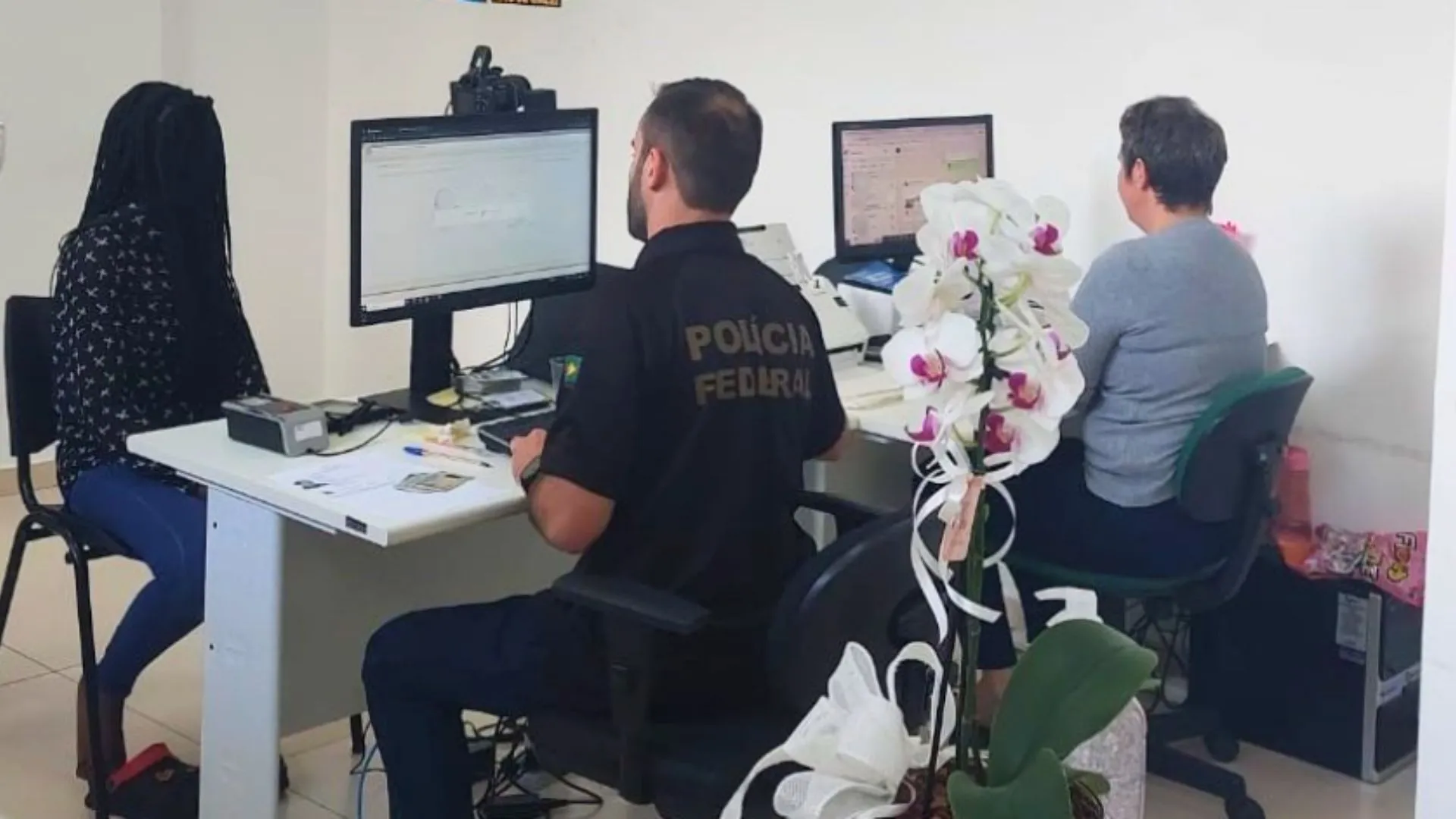 Imigrantes em Videira recebem atendimento para obter documentação legal