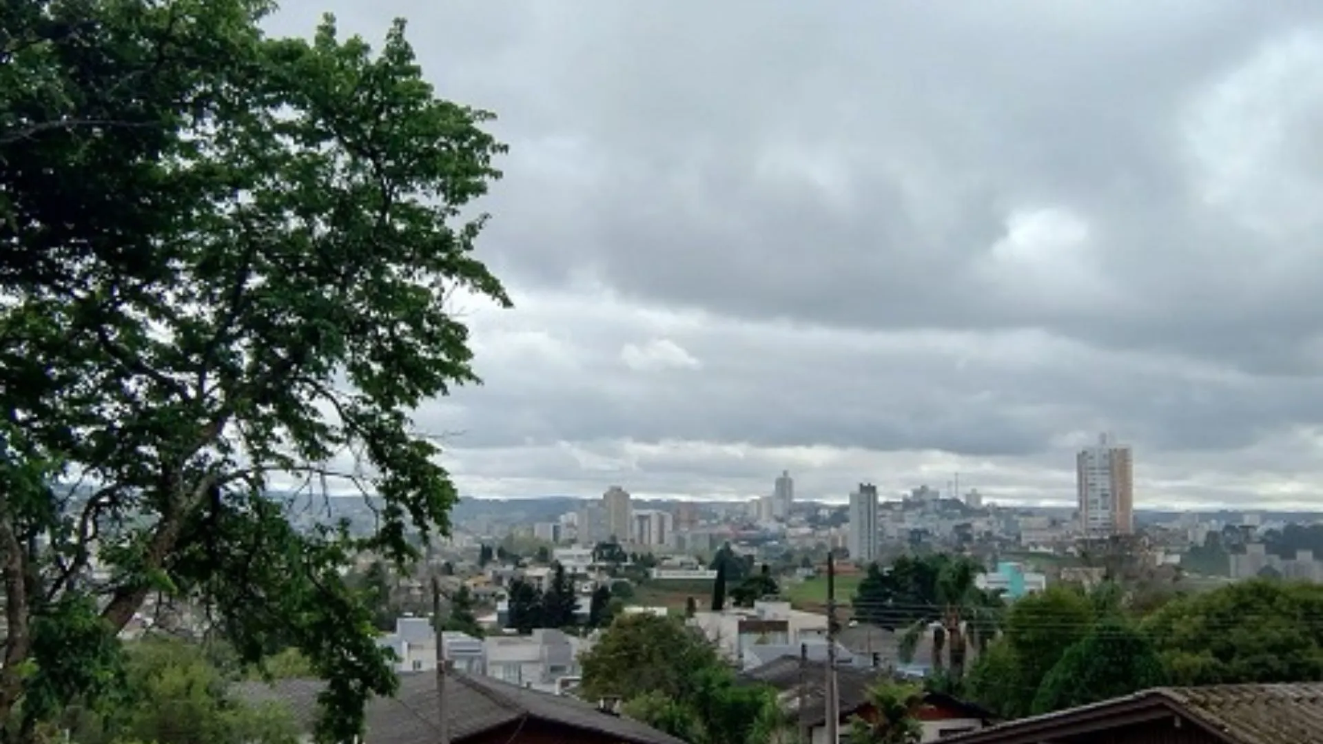 Previsão do Tempo: Santa Catarina com chuva perdendo força
