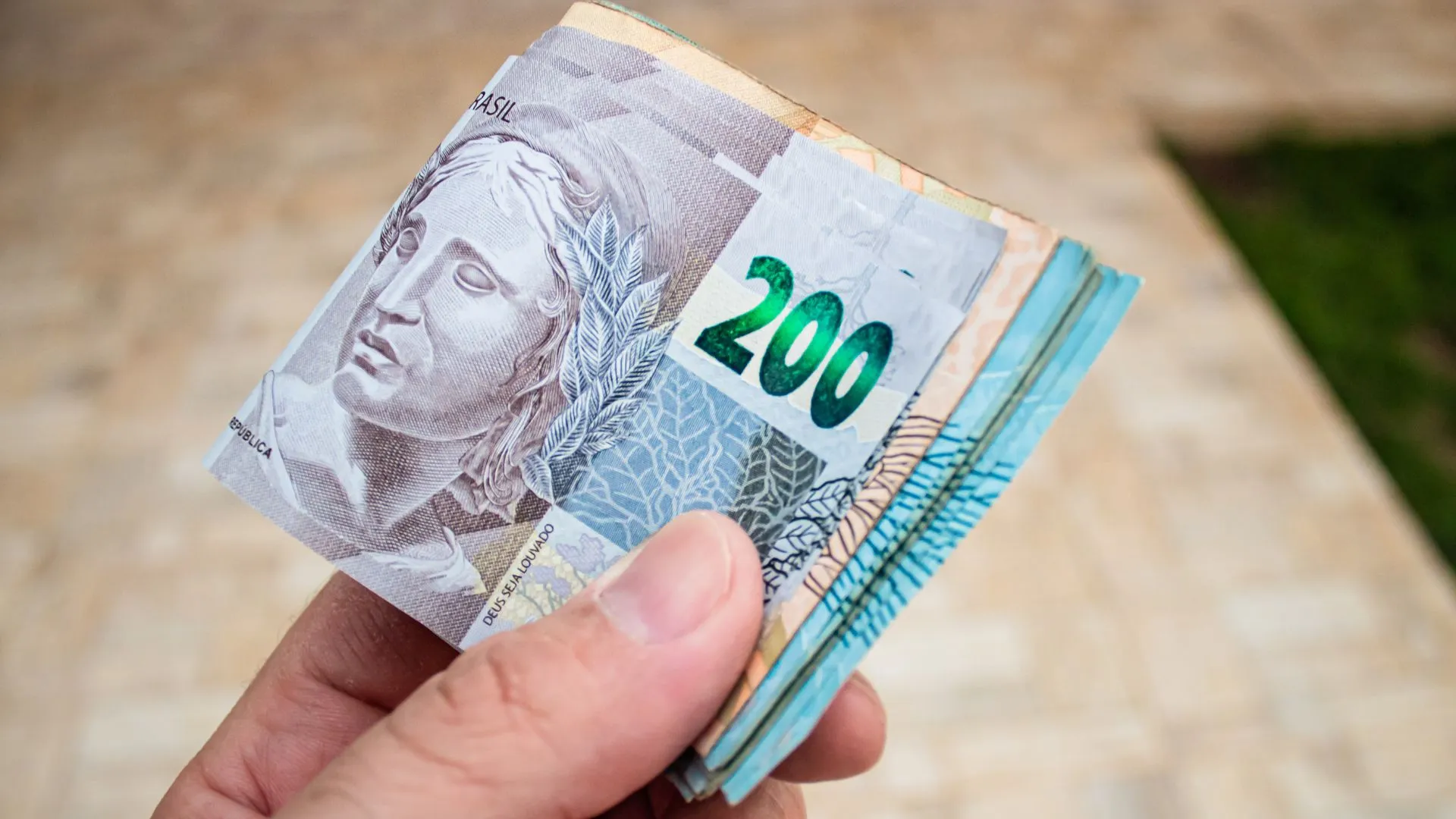INSS começa a pagar 13º salário para aposentados e pensionistas