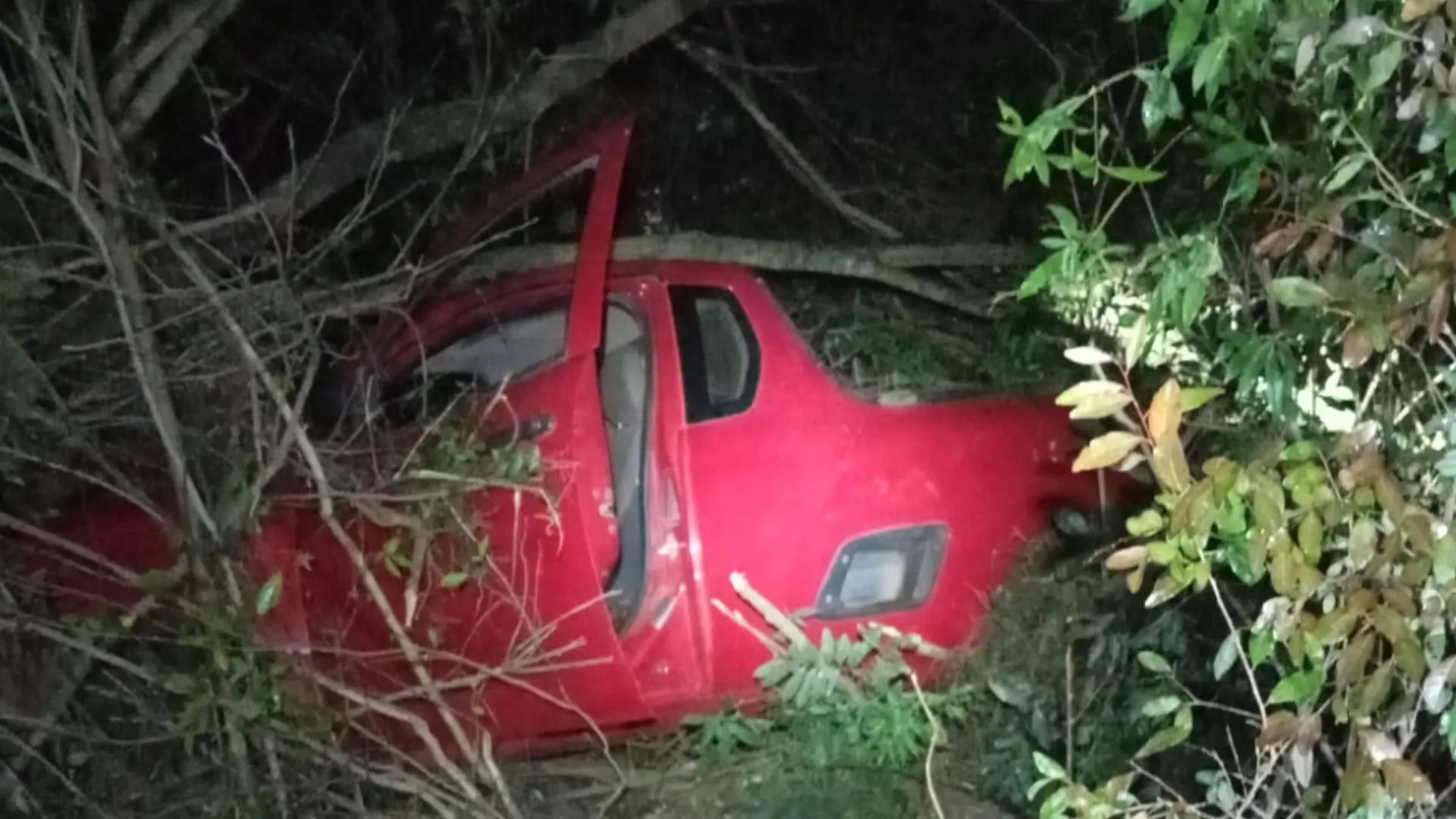 Condutor fica ferido em acidente na SC-355 em Lebon Régis