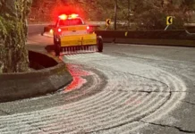 Serra do Rio do Rastro recebe meia tonelada de sal para evitar congelamento na pista