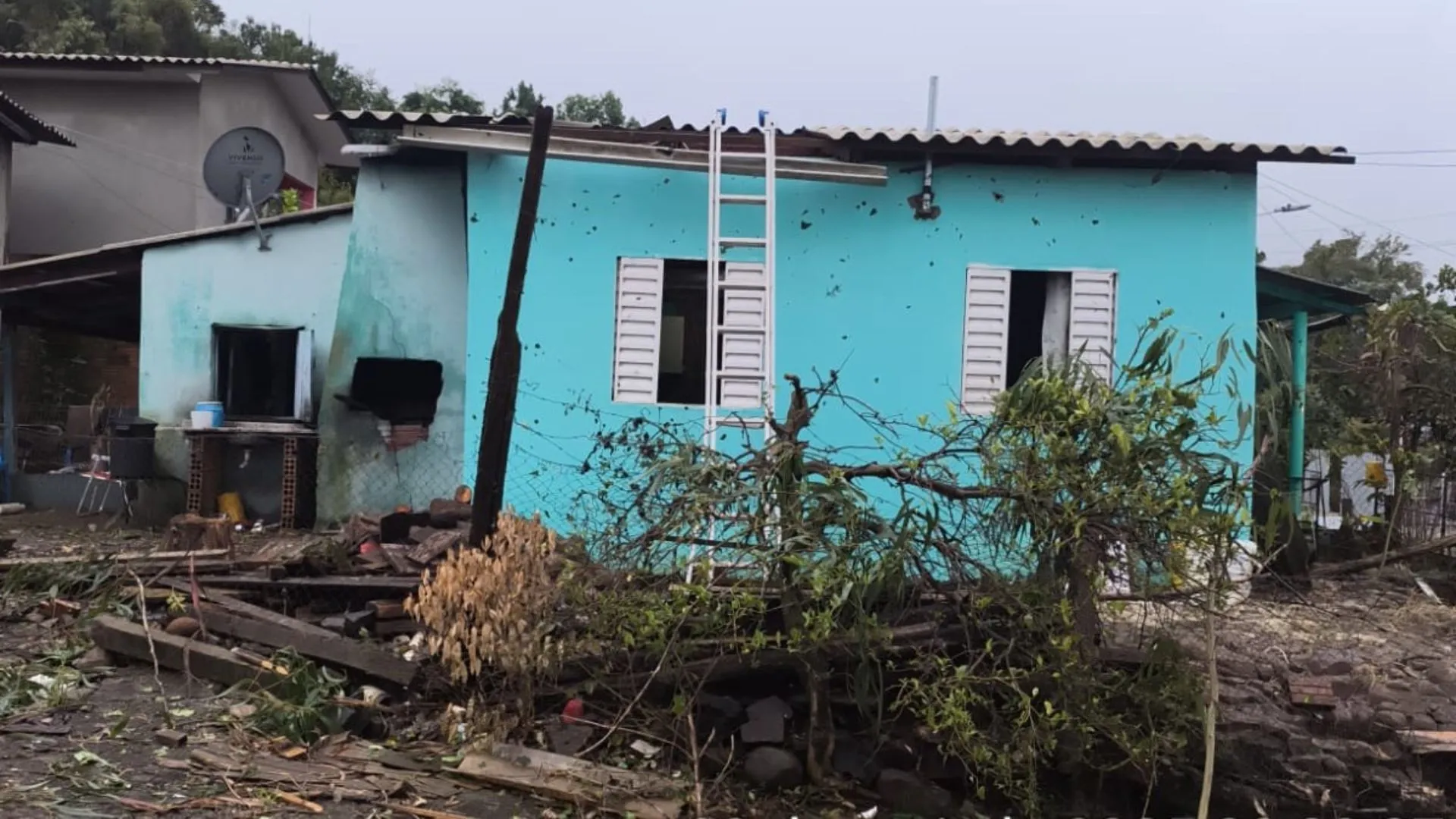 Chuva, vento e granizo causam estragos no Oeste de SC