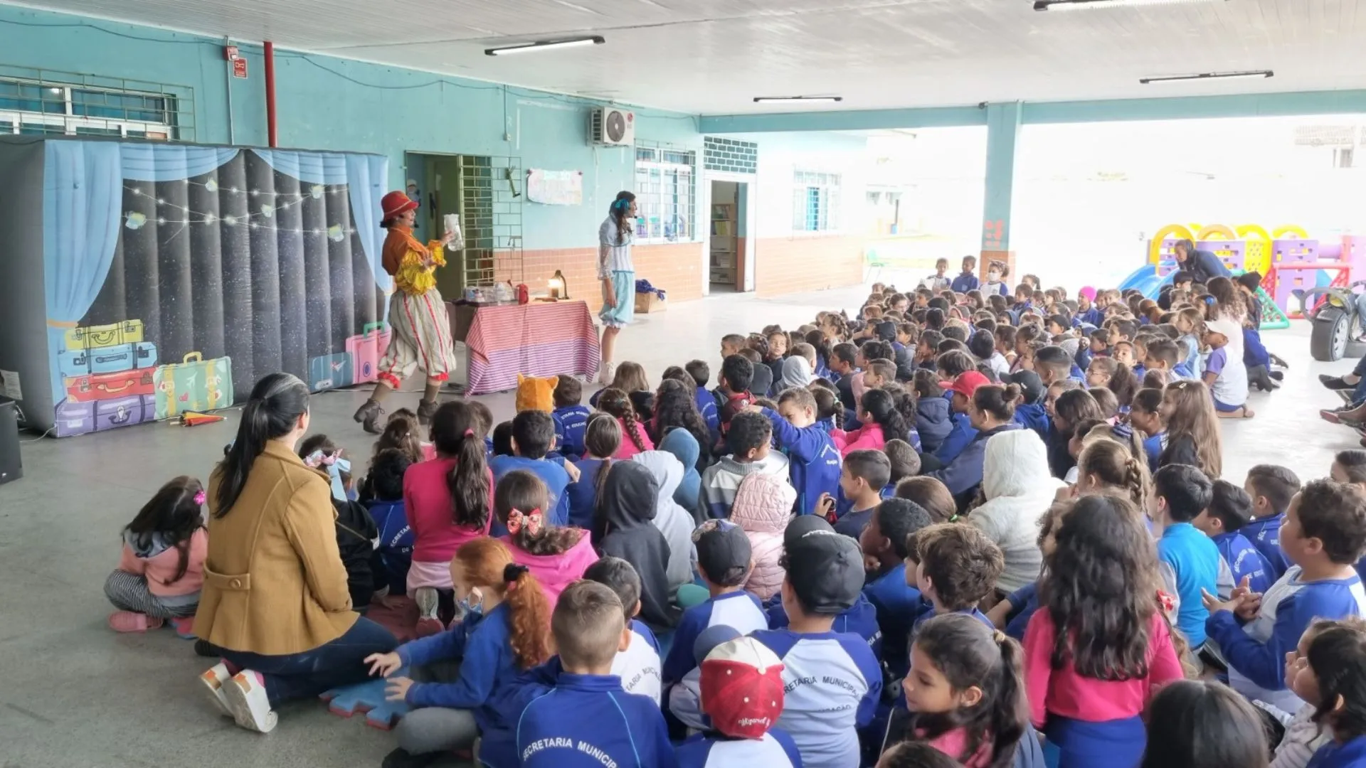Espetáculo leva reciclagem divertida a escolas de SC