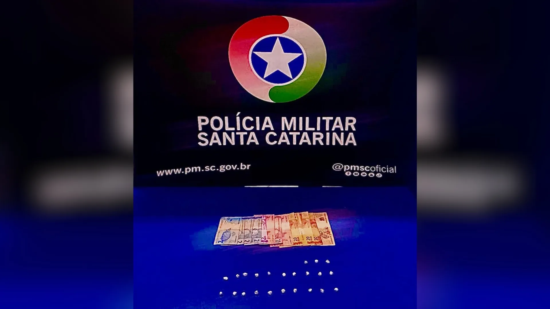 Dupla é presa por tráfico de drogas perto de escolas em Caçador