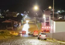 Gestante ilhada mobiliza bombeiros durante enxurrada em Fraiburgo