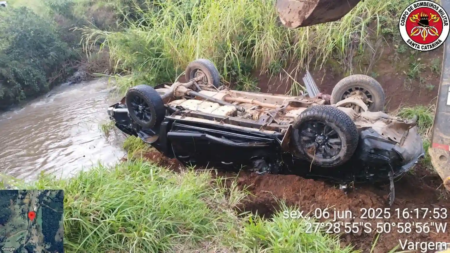 Homem morre após carro cair de ponte na BR-282 em Vargem