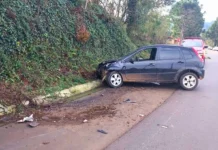 Motorista fica ferido em saída de pista na SC-355, em Videira