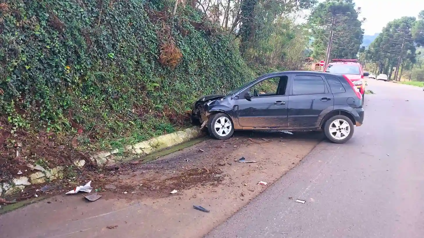 Motorista fica ferido em saída de pista na SC-355, em Videira