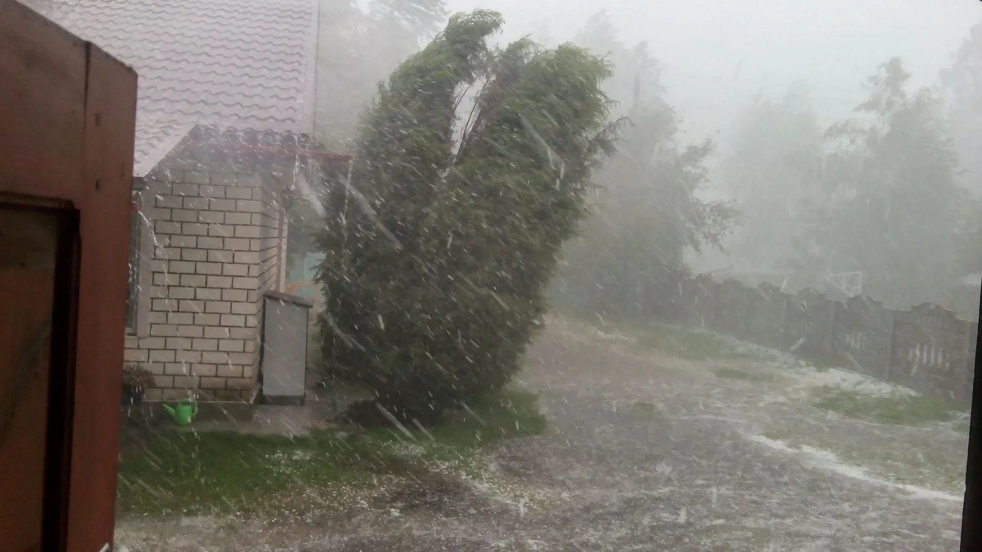 Meio-Oeste continua com alerta ativo para tempestades e granizo