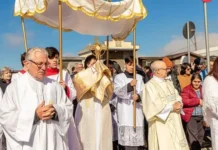 Fé, tradição e mensagem de paz marcam a celebração católica em todo o mundo