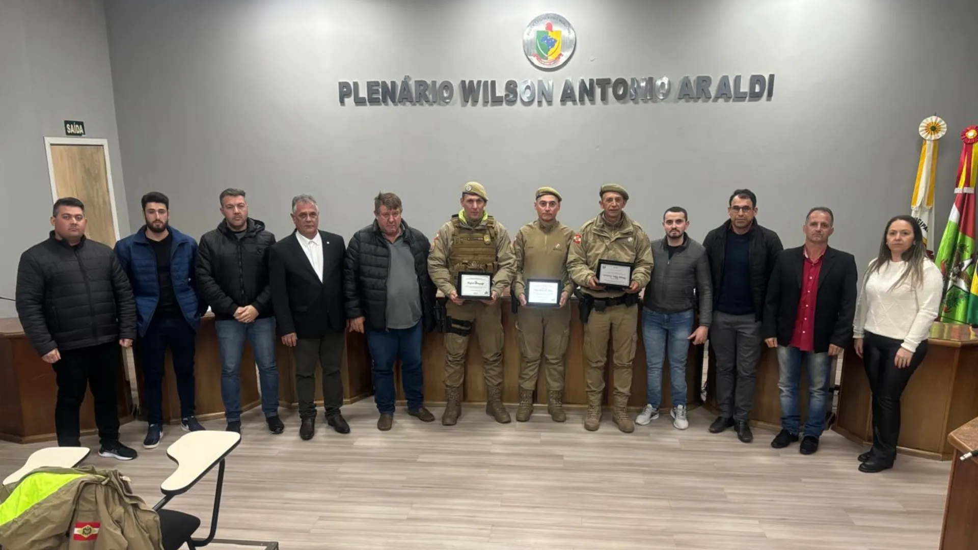 Policiais que salvaram bebê engasgado são homenageados