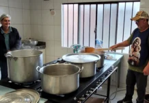 Após temporal, moradores de São José se unem para ajudar quem precisa