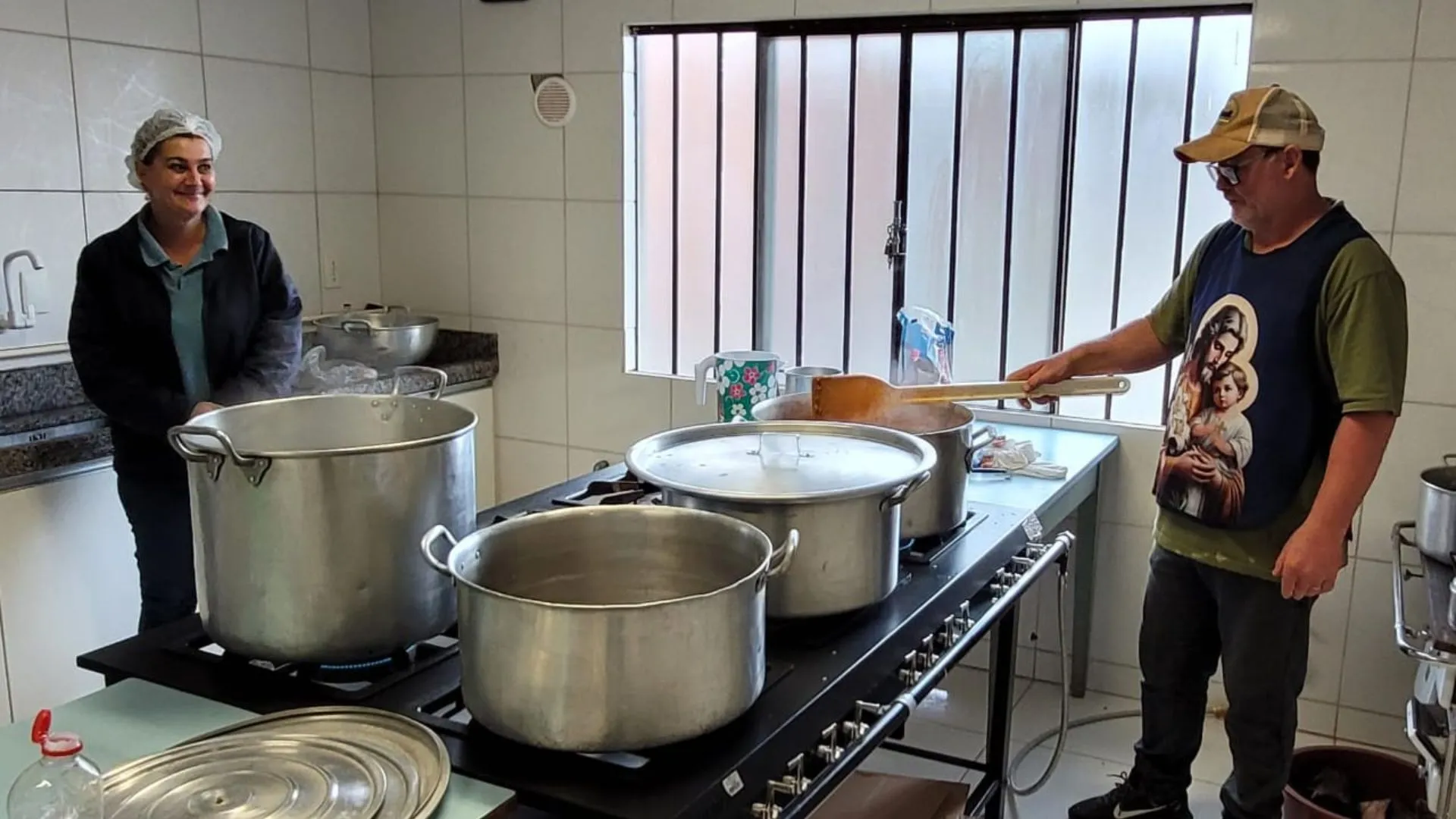 Após temporal, moradores de São José se unem para ajudar quem precisa