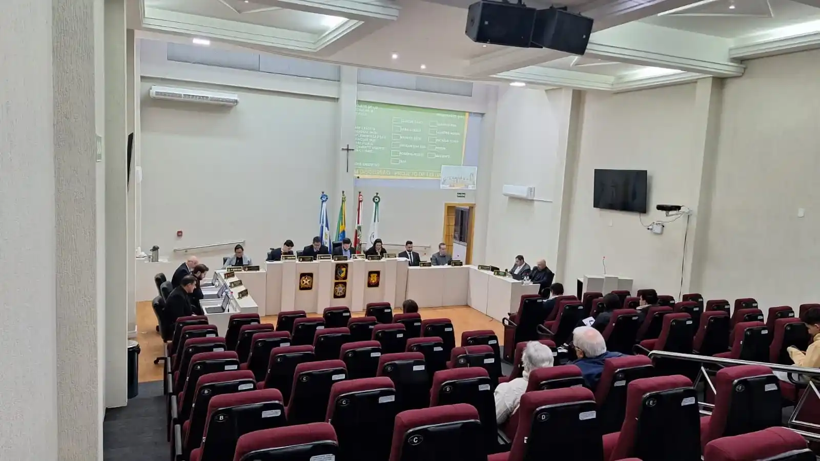Câmara de Videira aprova projeto que garante agendamento telefônico de consultas médicas