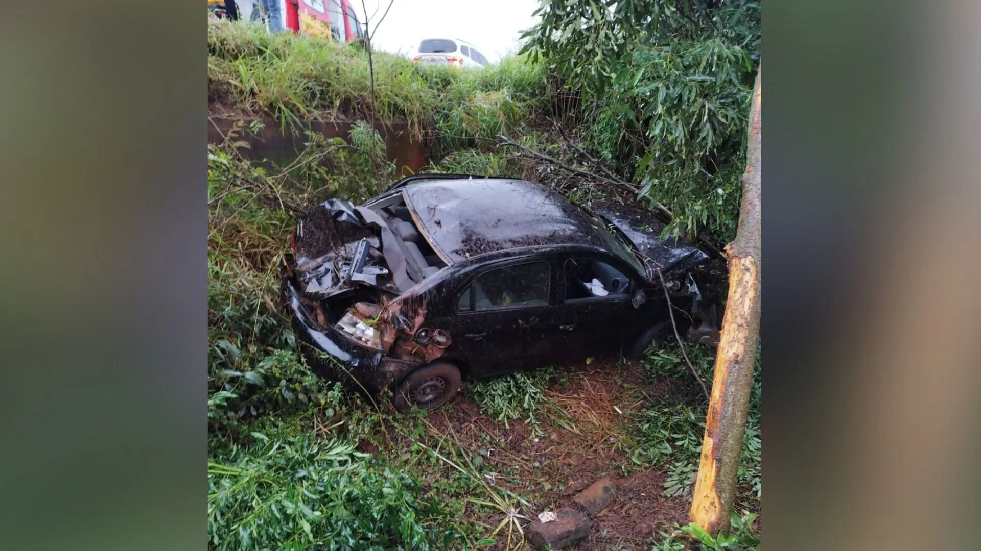Motorista fica ferido após capotamento em Campos Novos