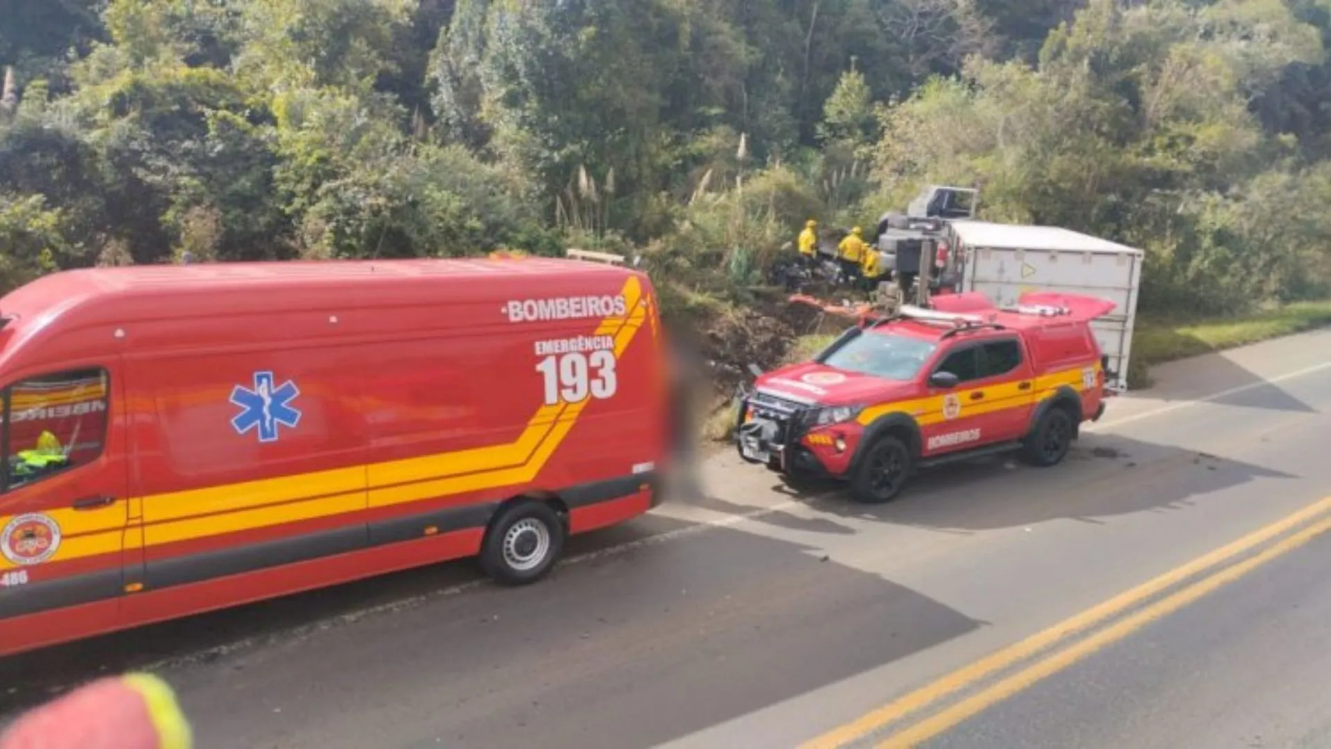 Colisão entre carro e carreta deixa uma vítima fatal na BR-470