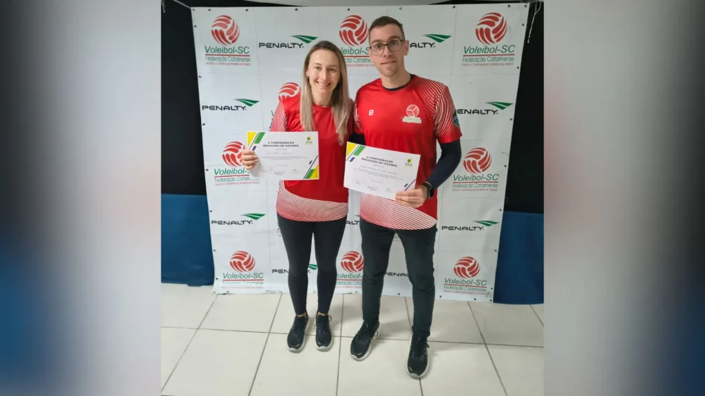 Treinadores do Napoli/Caçador concluem curso Nível 4 da CBV