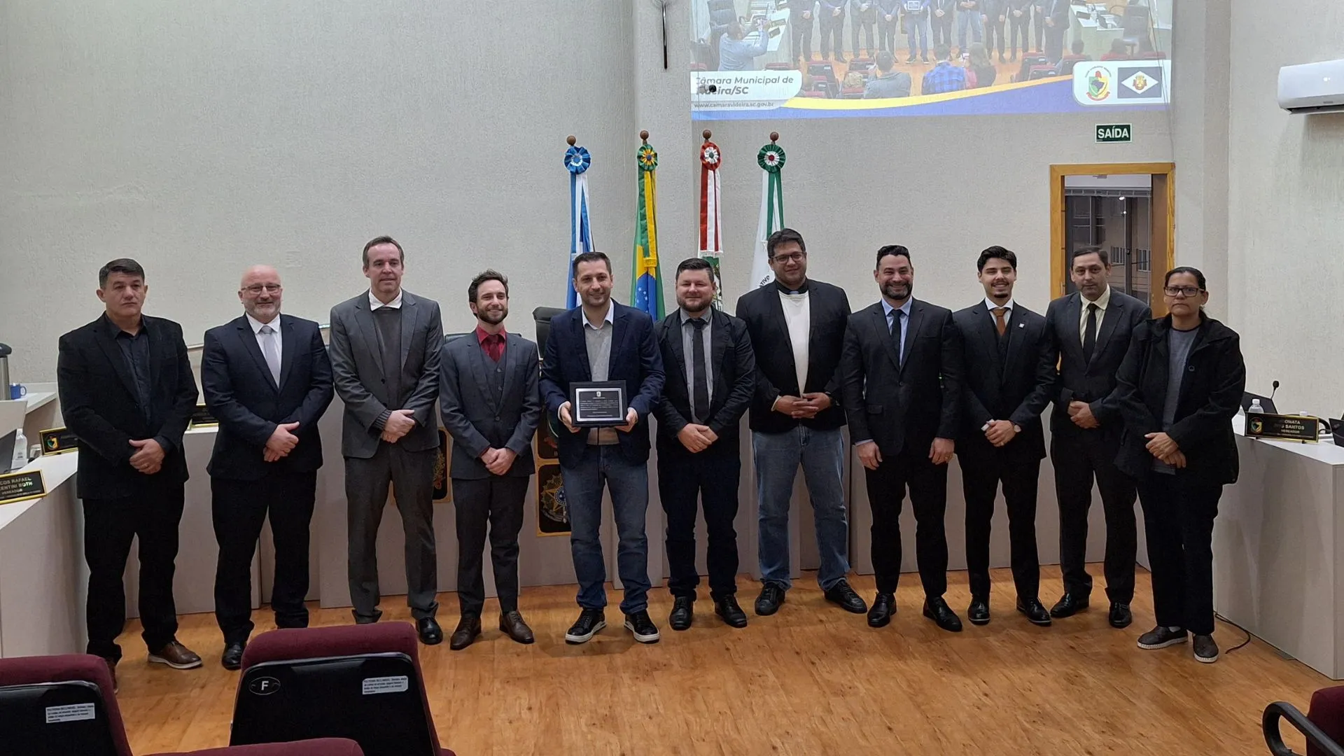 Vereadores de Videira homenageiam André Ragnini por atuação na saúde