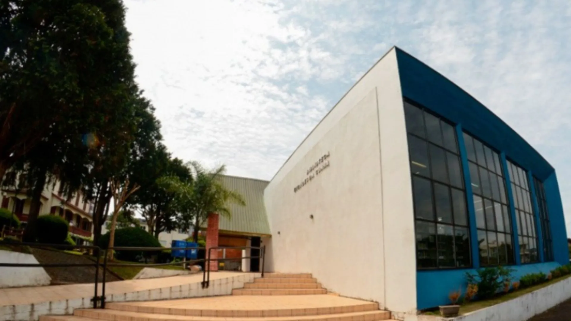 Biblioteca de Videira amplia horários para melhor atender a população