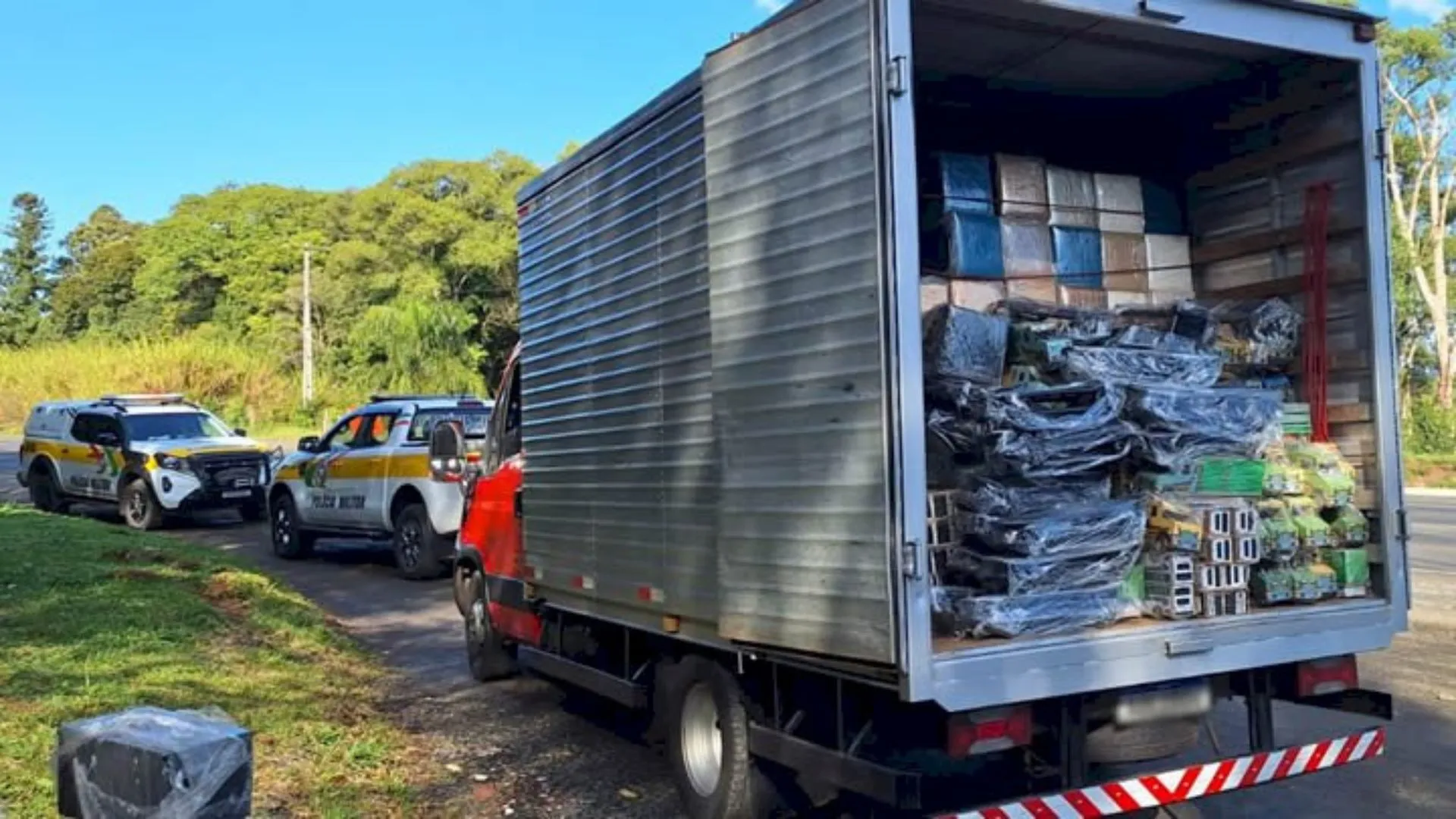 Caminhão com brinquedos escondia mais de 1.400 garrafas de vinho