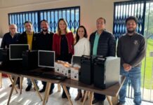 CDL e Unoesc doam computadores à Casa Lar de Videira