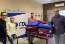 CDL de Videira doa mais de 50 cobertores a famílias afetadas por temporal