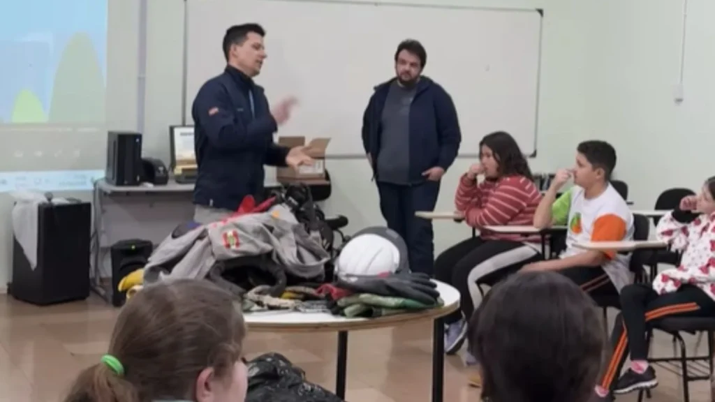 Celesc leva educação sobre uso seguro de energia elétrica a alunos de Salto Veloso