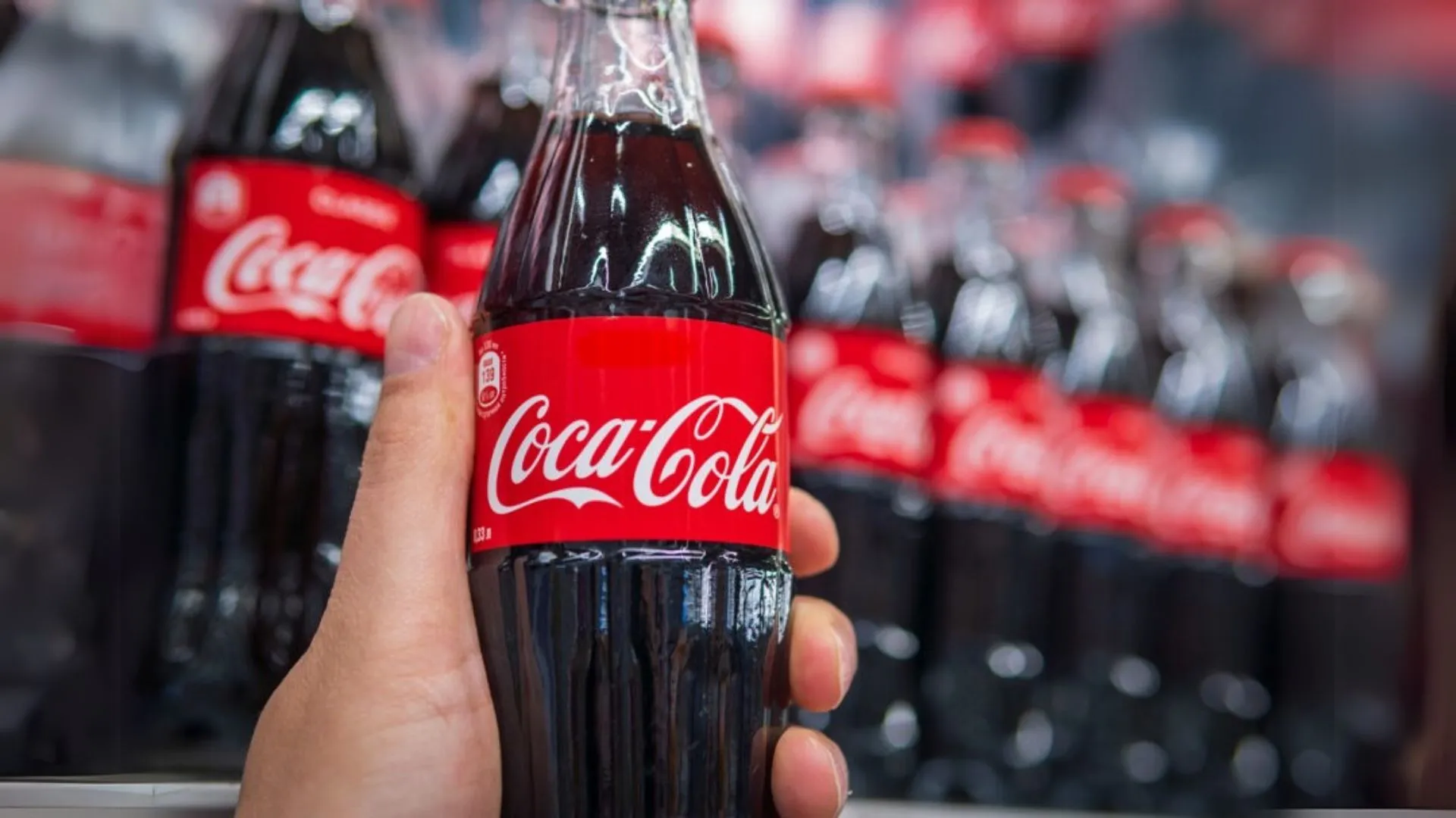 Suspeita de contaminação por etanol fecha fábrica da Coca-Cola no Ceará