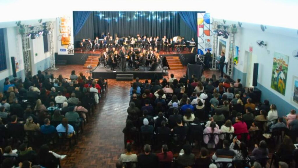 Concerto da Banda Sinfônica de Videira e Banda Jovem Sol-Lá-Si reúne mais de 350 pessoas em Videira