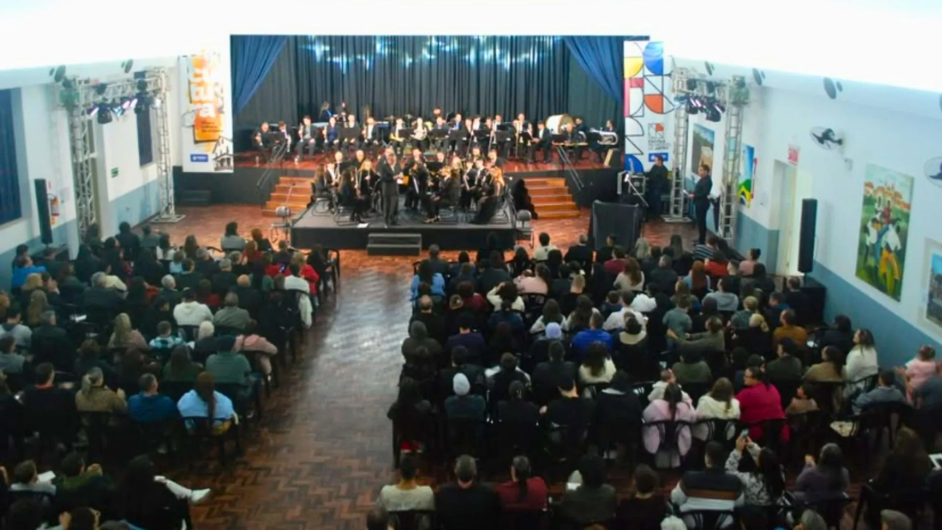 Concerto da Banda Sinfônica de Videira e Banda Jovem Sol-Lá-Si reúne mais de 350 pessoas em Videira