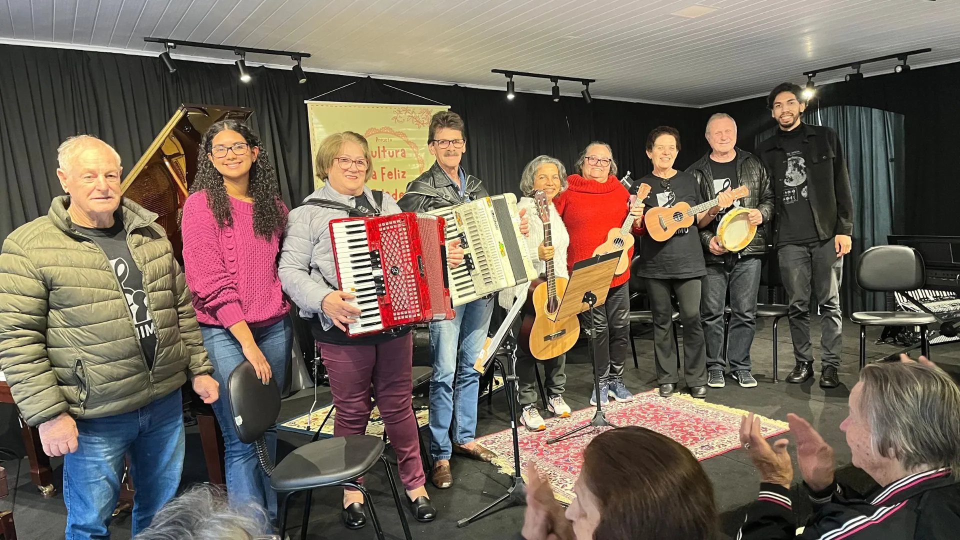 Idosos realizam apresentação didática do projeto Cultura na Feliz Idade