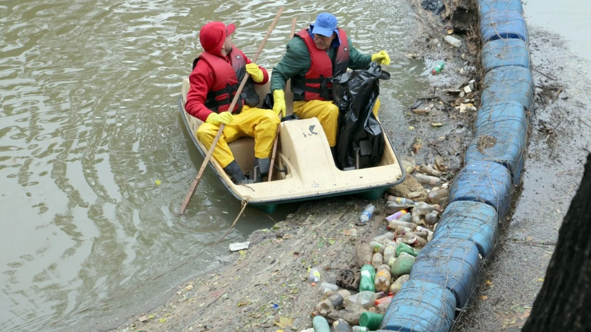 Eco Barreira no Rio do Peixe apresenta redução no volume de lixo