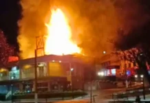 Incêndio de grandes proporções destrói prédio da “Maria Fumaça” em Caçador