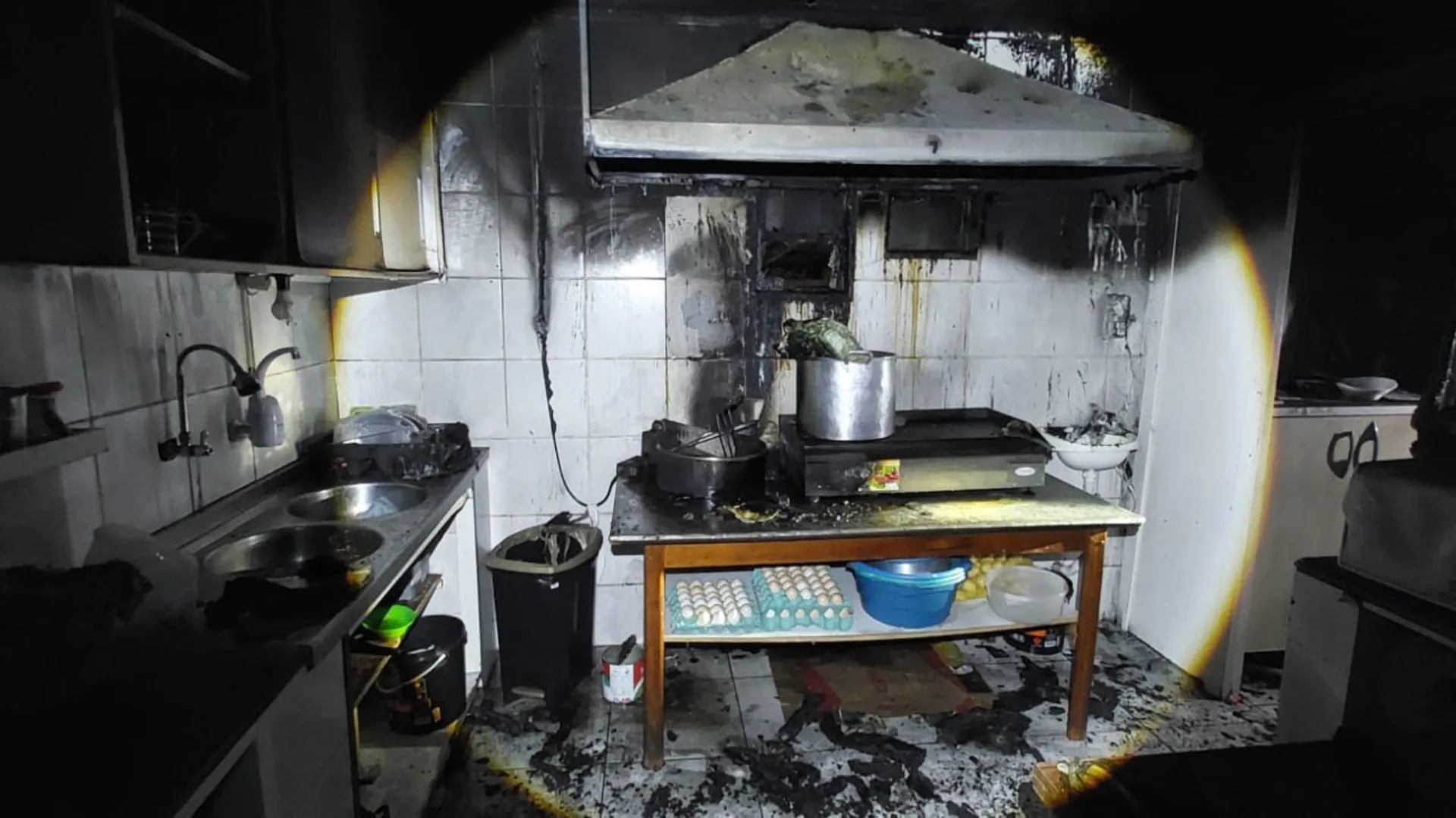 Lanchonete em Videira é parcialmente destruída por incêndio
