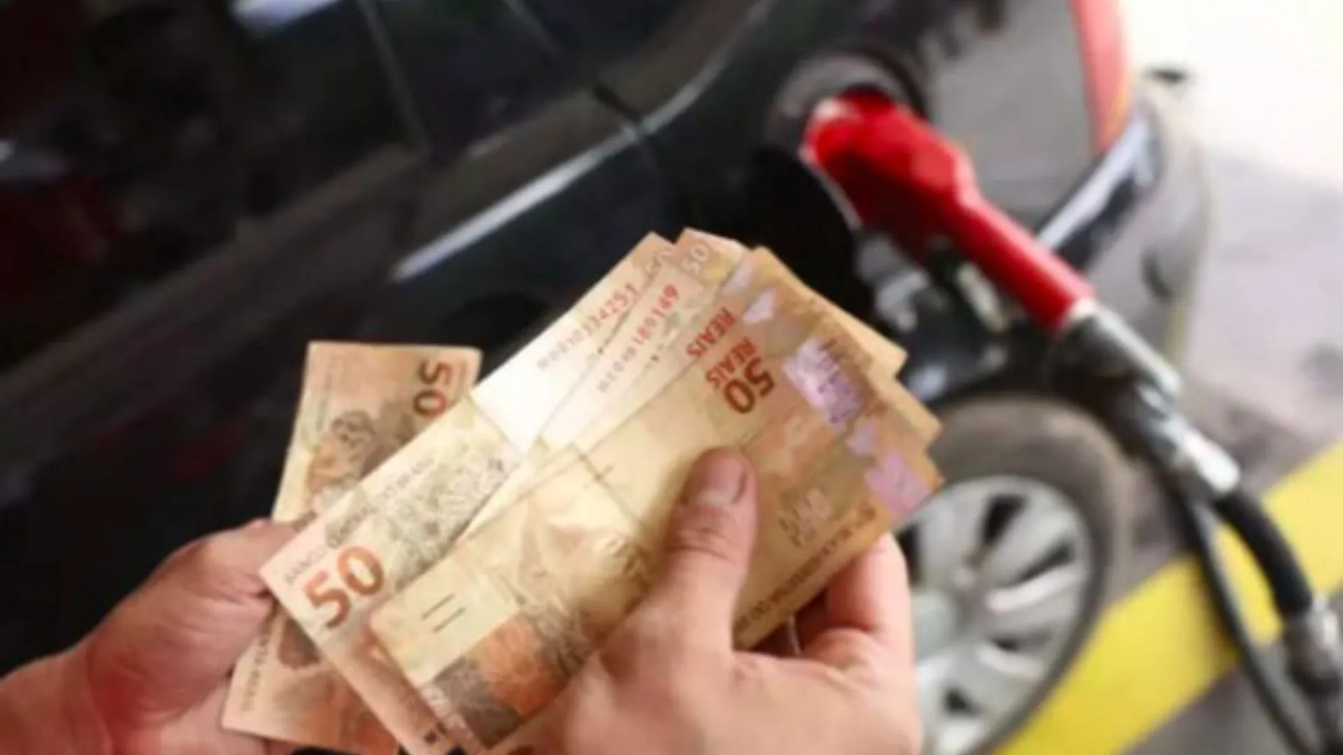 Gasolina em Videira segue sem queda mesmo com redução nas refinarias