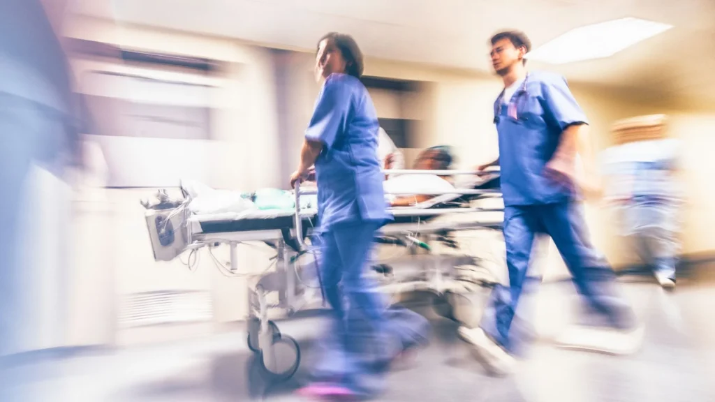 Casos e mortes por meningite crescem no Paraná em 2025