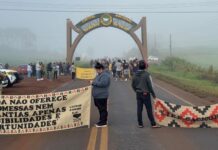 Protesto indígena bloqueia SC-155 no Oeste de SC