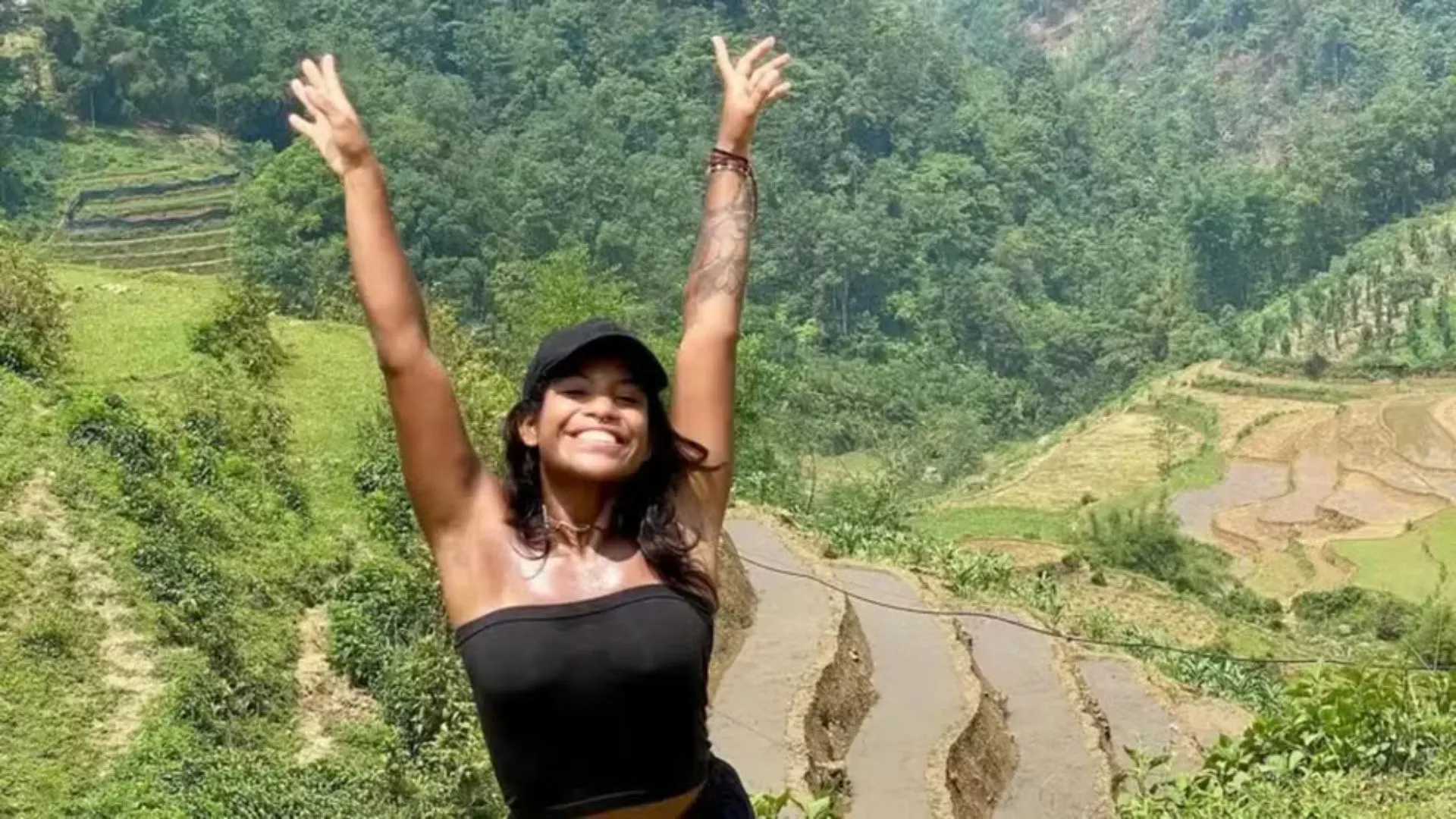 Morre a brasileira Juliana Marins após queda em trilha na Indonésia
