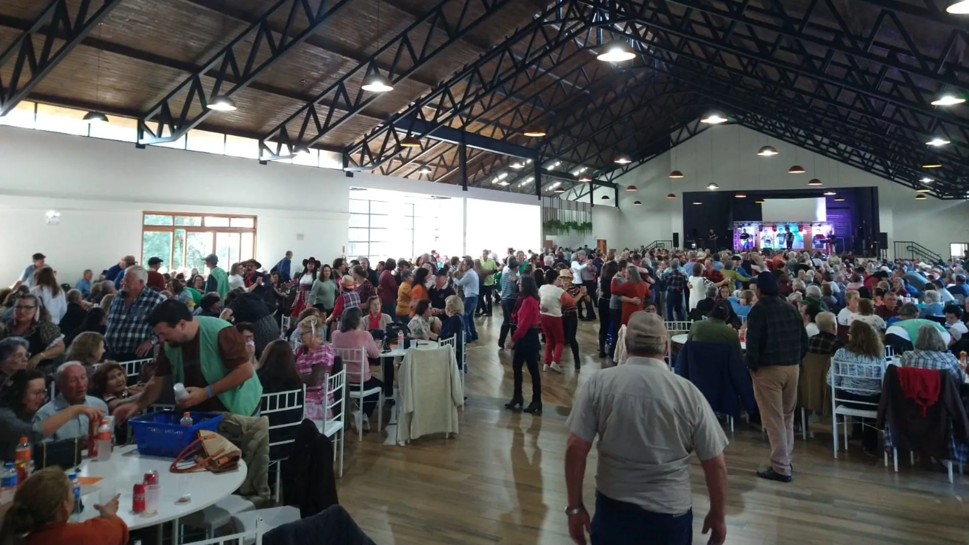 Videira recebe matinê regional do idoso com mais de 750 participantes