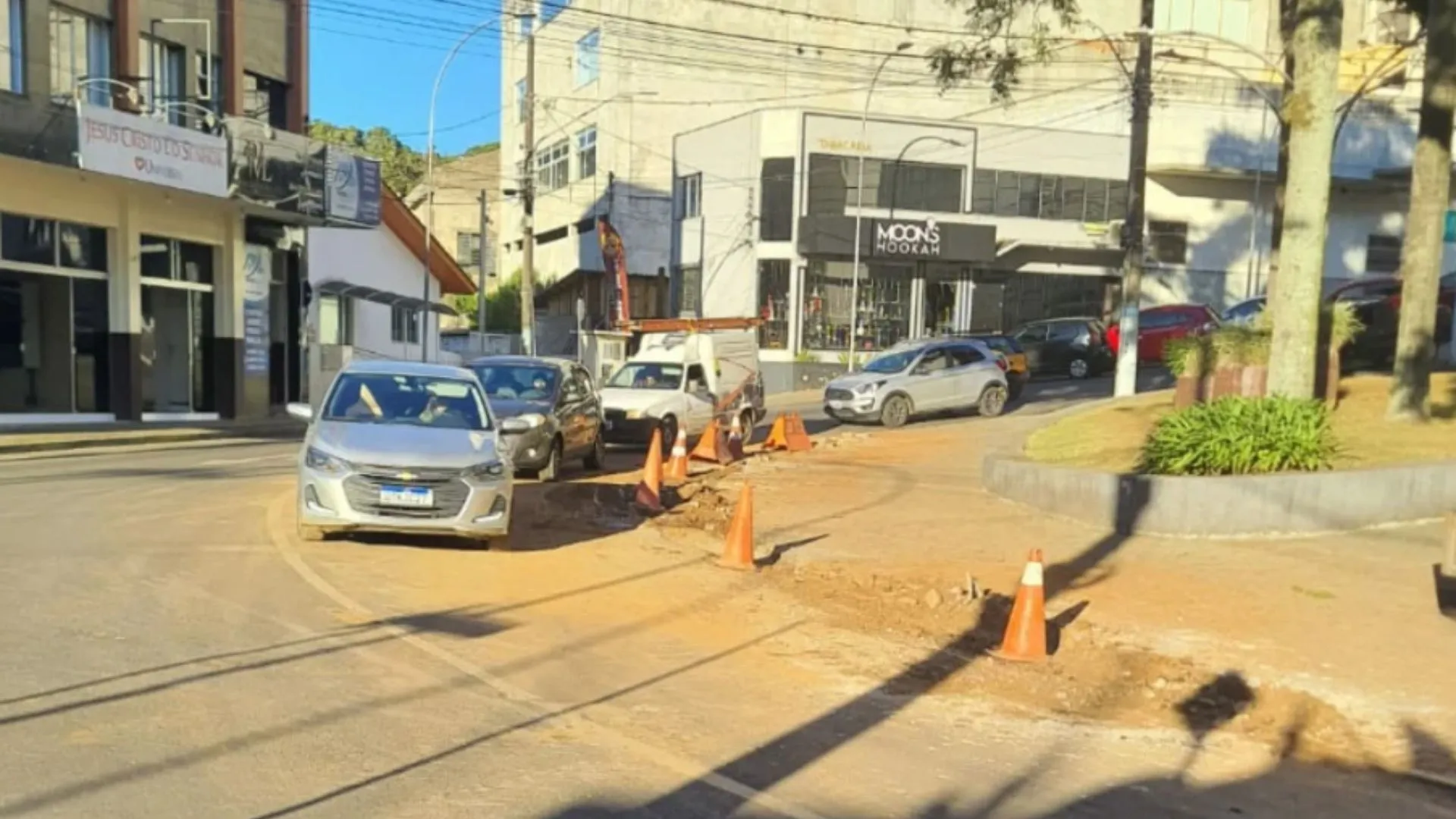 Remoção de mureta melhora segurança no trânsito em Videira