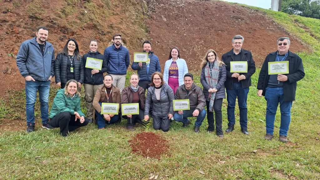 Ação RBVerde inicia com plantio simbólico no Parque Linear