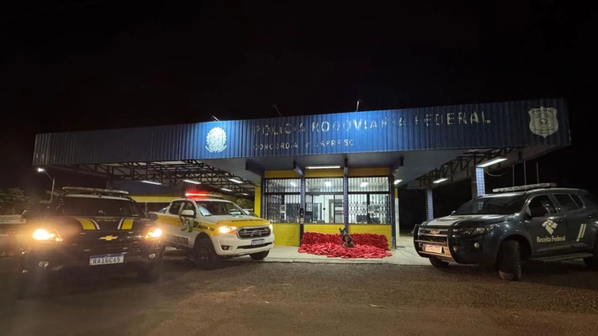 Cães da PRF encontram mais de 500 kg de maconha em pneus de carreta no Oeste de SC