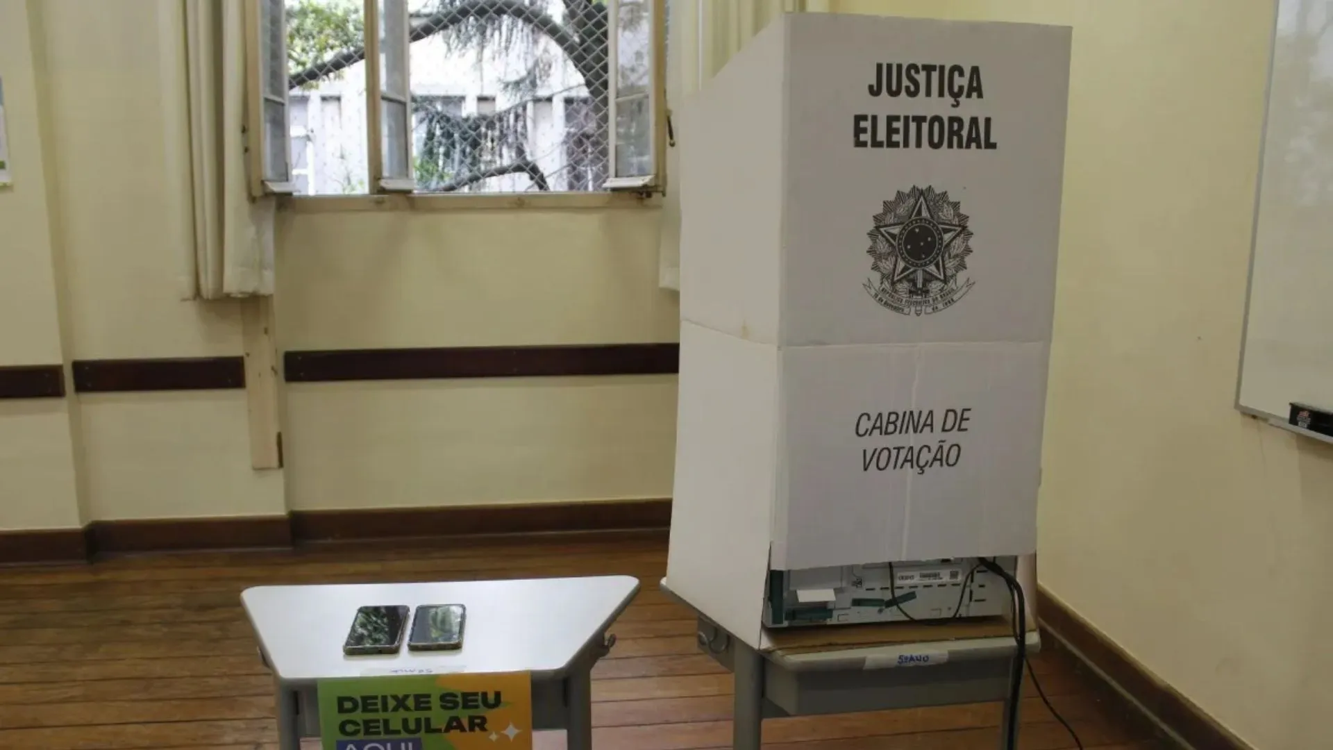 Maioria dos brasileiros não se identifica com partidos políticos, aponta pesquisa