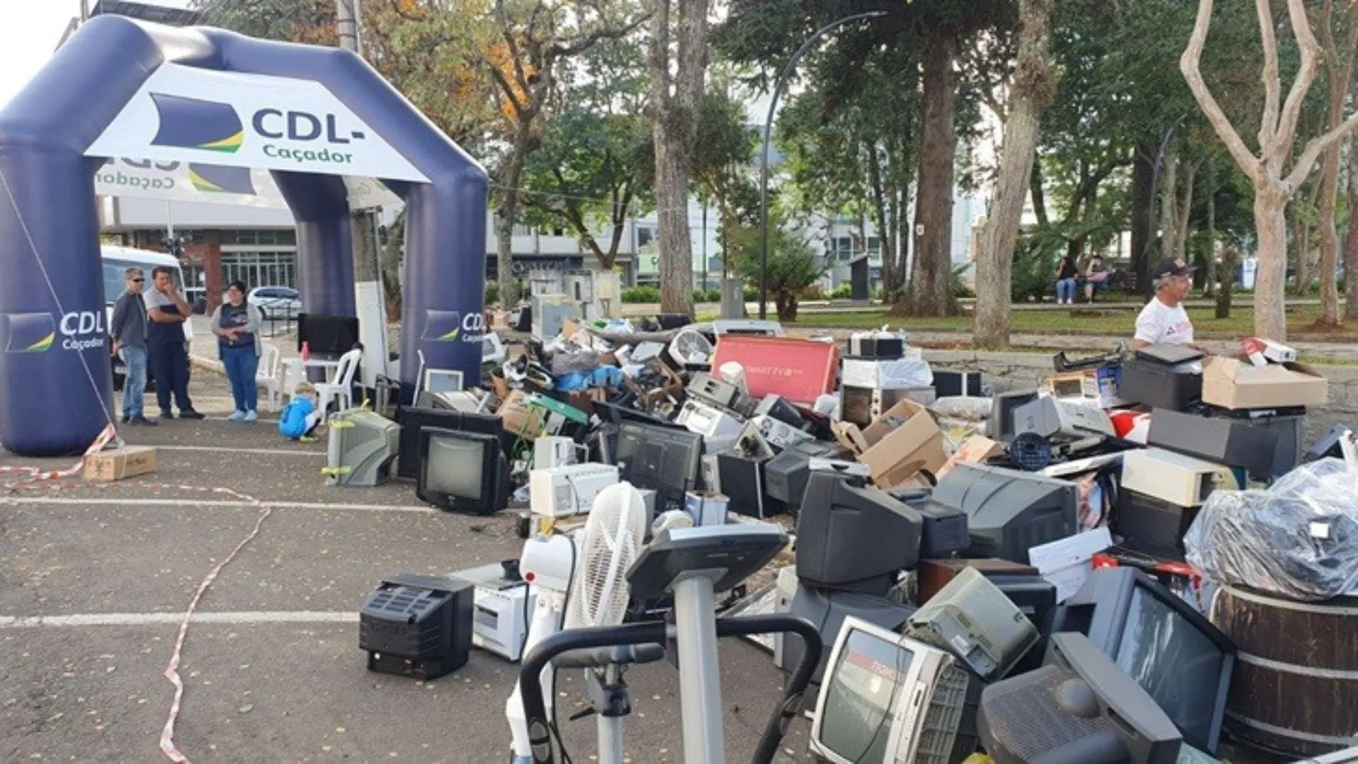 Saiba o que pode ser descartado no Recicla CDL em Caçador