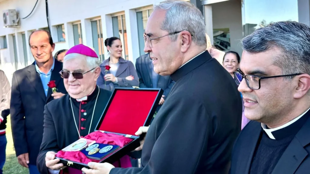 Relíquias de Santa Teresinha chegam a Joaçaba em momento histórico