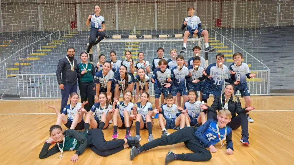 Handebol escolar de Videira brilha na regional e avança para estadual em Blumenau