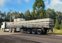 Prefeitura de Videira distribui 7.900 telhas para famílias afetadas por chuva de granizo